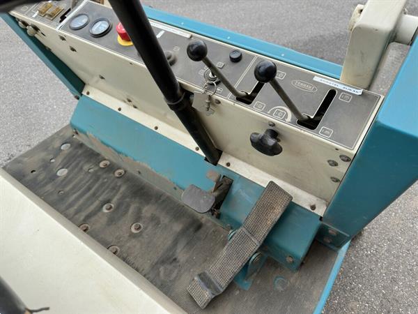 Grote foto tennant 215e elektrische veegmachine agrarisch veegmachines