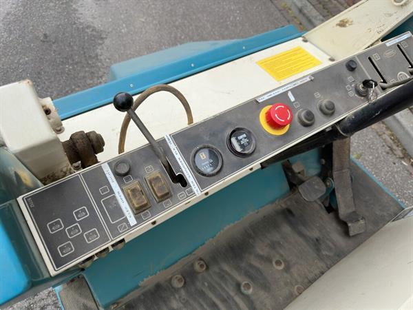 Grote foto tennant 215e elektrische veegmachine agrarisch veegmachines